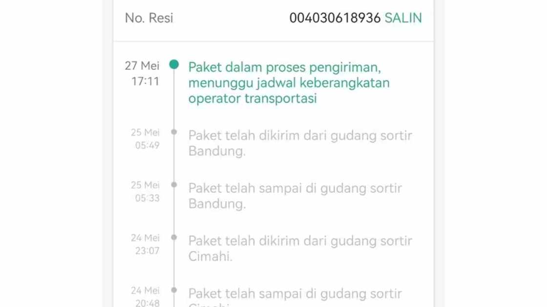 Paket Dalam Proses Pengiriman Menunggu Jadwal Keberangkatan Operator Transportasi