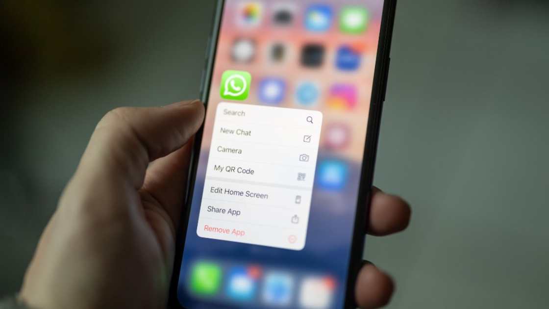 Cara Mengatasi Pesan WhatsApp Tidak Masuk Jika Tidak Dibuka di iPhone